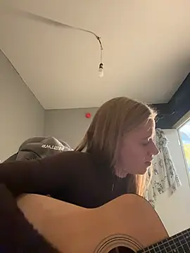 candy maggie online show from 11-16-25, 07:41