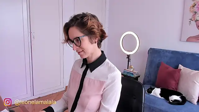 cuddlingbunny online show from 11-04-25, 04:39