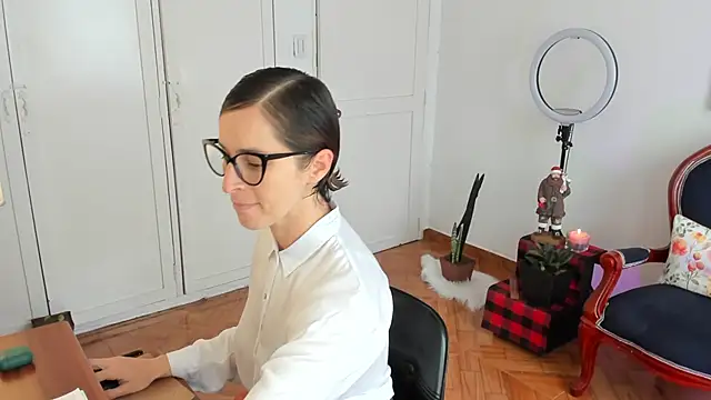 cuddlingbunny online show from 11-30-25, 02:43