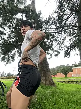 Snapshot of _Tomy08calderon chatting on 12-21-24, 08:32  Tomy08calderon online show from 12-21-24, 08:32