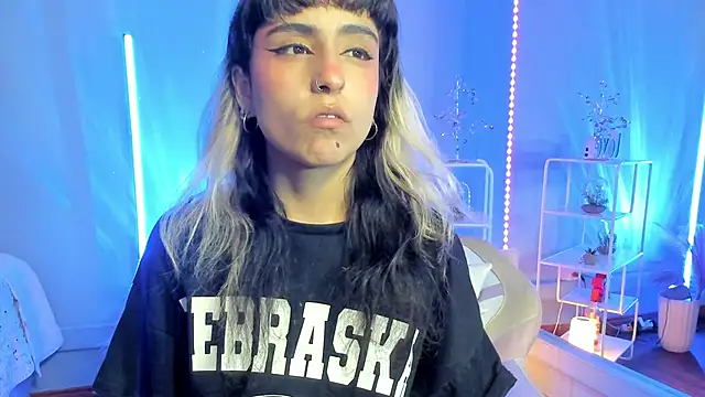 Snapshot of MaveParks_ chatting on 10-31-25, 11:33 MaveParks online show from 10-31-25, 11:33