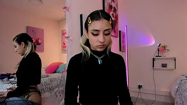 Snapshot of MaveParks_ chatting on 11-25-25, 12:16 MaveParks online show from 11-25-25, 12:16