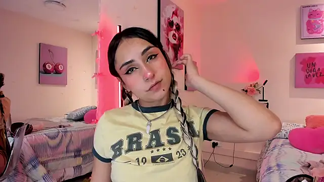 Snapshot of MaveParks_ chatting on 11-26-25, 12:17 MaveParks online show from 11-26-25, 12:17