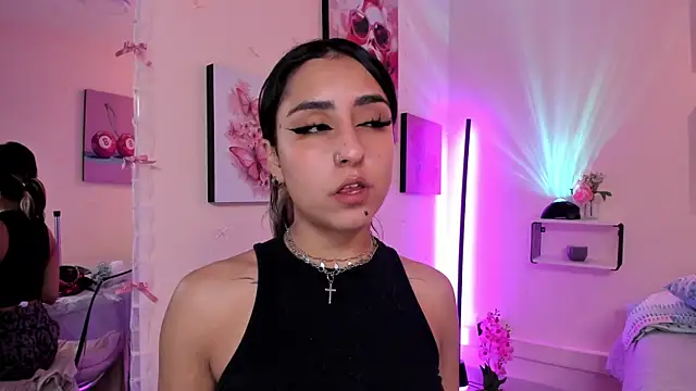 Snapshot of MaveParks_ chatting on 12-05-25, 12:03 MaveParks online show from 12-05-25, 12:03