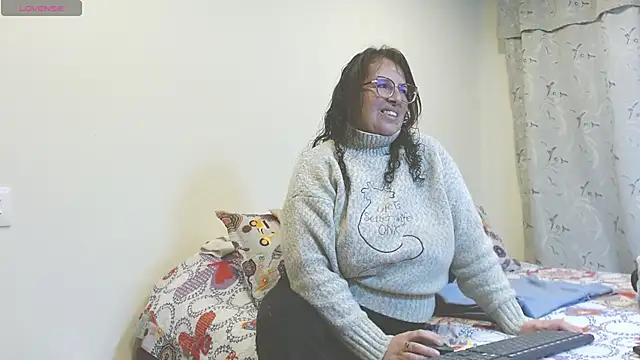 Snapshot of honeyhot_paty chatting on 02-27-25, 08:20 honeyhot paty online show from 02-27-25, 08:20