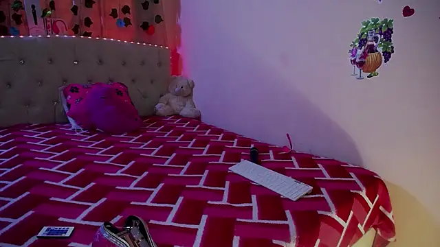 Snapshot of ashlei_ chatting on 12-08-24, 04:07 ashlei online show from 12-08-24, 04:07