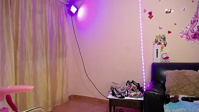 Snapshot of ashlei_ chatting on 01-12-25, 12:28 ashlei online show from 01-12-25, 12:28