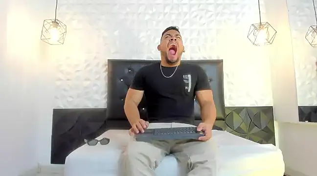 BrianMalonee online show from 03-03-25, 01:42