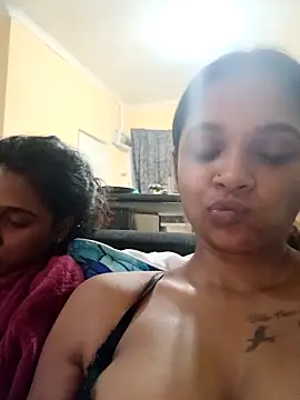 Indianqueen03 online show from 10-17-25, 05:37