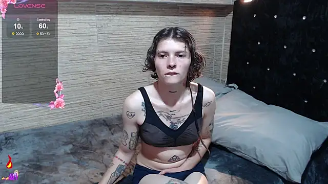 pretty cristal69 online show from 10-28-25, 02:15