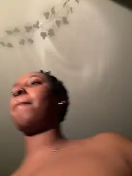 Snapshot of Your_Paris chatting on 03-07-25, 02:25 Your Paris online show from 03-07-25, 02:25