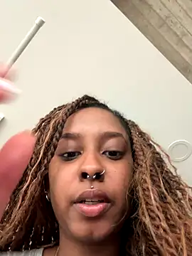 Snapshot of Your_Paris chatting on 09-19-25, 02:51 Your Paris online show from 09-19-25, 02:51