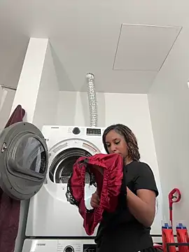 Snapshot of Your_Paris chatting on 10-25-25, 06:13 Your Paris online show from 10-25-25, 06:13