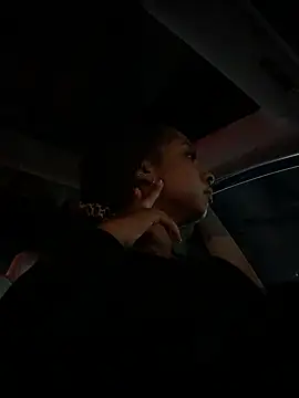 Snapshot of Your_Paris chatting on 11-04-25, 11:59 Your Paris online show from 11-04-25, 11:59