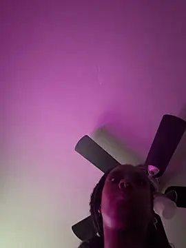 Snapshot of Your_Paris chatting on 11-05-25, 01:00 Your Paris online show from 11-05-25, 01:00