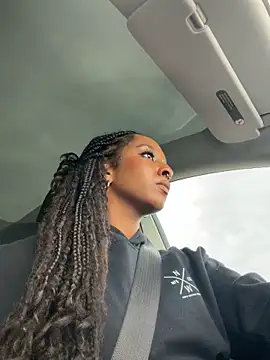 Snapshot of Your_Paris chatting on 11-08-25, 08:51 Your Paris online show from 11-08-25, 08:51