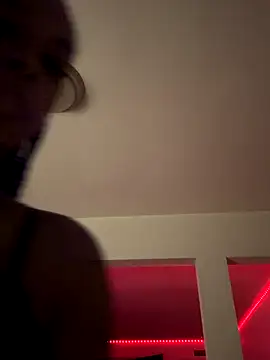 Snapshot of Your_Paris chatting on 11-10-25, 12:26 Your Paris online show from 11-10-25, 12:26