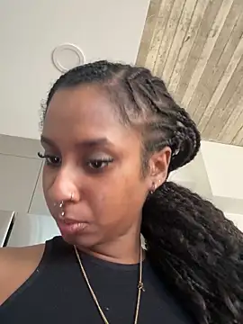 Snapshot of Your_Paris chatting on 11-14-25, 09:02 Your Paris online show from 11-14-25, 09:02