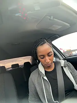 Snapshot of Your_Paris chatting on 11-18-25, 06:34 Your Paris online show from 11-18-25, 06:34