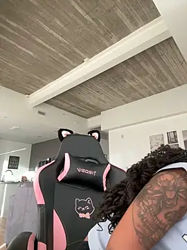 Snapshot of Your_Paris chatting on 11-22-25, 04:28 Your Paris online show from 11-22-25, 04:28