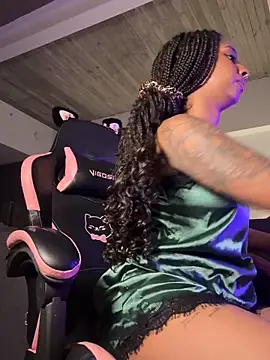 Snapshot of Your_Paris chatting on 11-26-25, 04:46 Your Paris online show from 11-26-25, 04:46