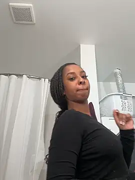 Snapshot of Your_Paris chatting on 11-27-25, 03:14 Your Paris online show from 11-27-25, 03:14