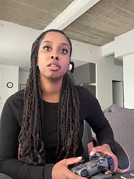 Snapshot of Your_Paris chatting on 12-02-25, 07:20 Your Paris online show from 12-02-25, 07:20