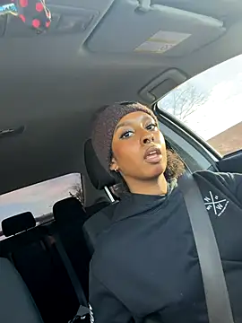 Snapshot of Your_Paris chatting on 12-20-25, 07:32 Your Paris online show from 12-20-25, 07:32