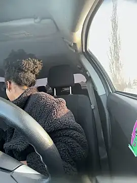 Snapshot of Your_Paris chatting on 12-21-25, 07:54 Your Paris online show from 12-21-25, 07:54