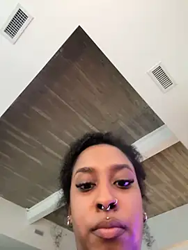 Snapshot of Your_Paris chatting on 12-22-25, 05:43 Your Paris online show from 12-22-25, 05:43