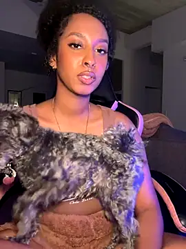 Snapshot of Your_Paris chatting on 01-08-26, 06:05 Your Paris online show from 01-08-26, 06:05