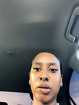 Snapshot of Your_Paris chatting on 01-12-26, 07:30 Your Paris online show from 01-12-26, 07:30