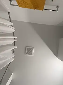 Snapshot of Your_Paris chatting on 02-04-26, 10:15 Your Paris online show from 02-04-26, 10:15