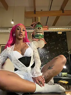 Snapshot of Your_Paris chatting on 02-07-26, 03:32 Your Paris online show from 02-07-26, 03:32