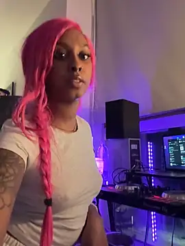 Snapshot of Your_Paris chatting on 02-10-26, 03:54 Your Paris online show from 02-10-26, 03:54