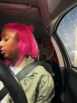 Snapshot of Your_Paris chatting on 02-11-26, 01:10 Your Paris online show from 02-11-26, 01:10