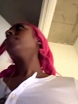 Snapshot of Your_Paris chatting on 02-12-26, 04:40 Your Paris online show from 02-12-26, 04:40