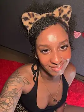 Snapshot of Your_Paris chatting on 02-15-26, 07:51 Your Paris online show from 02-15-26, 07:51