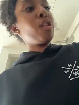 Snapshot of Your_Paris chatting on 02-17-26, 08:26 Your Paris online show from 02-17-26, 08:26