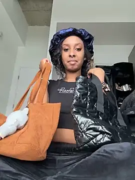 Snapshot of Your_Paris chatting on 02-22-26, 06:39 Your Paris online show from 02-22-26, 06:39