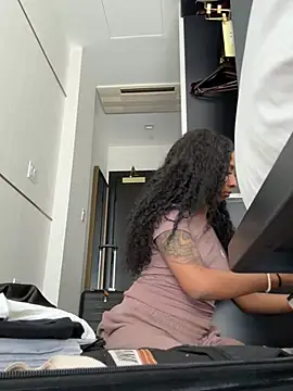 Snapshot of Your_Paris chatting on 02-23-26, 10:07 Your Paris online show from 02-23-26, 10:07