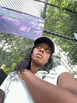 Snapshot of Your_Paris chatting on 02-25-26, 08:29 Your Paris online show from 02-25-26, 08:29