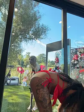 Snapshot of Your_Paris chatting on 02-26-26, 10:53 Your Paris online show from 02-26-26, 10:53