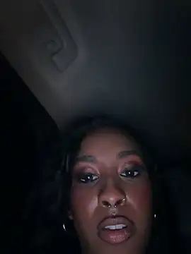 Snapshot of Your_Paris chatting on 03-01-26, 09:11 Your Paris online show from 03-01-26, 09:11