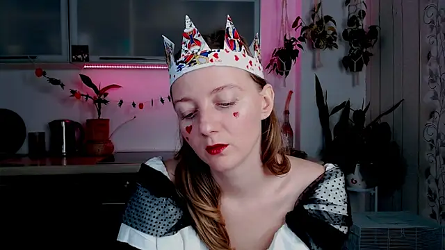 Snapshot of Elly_Helly chatting on 10-31-25, 08:21 Elly Helly online show from 10-31-25, 08:21