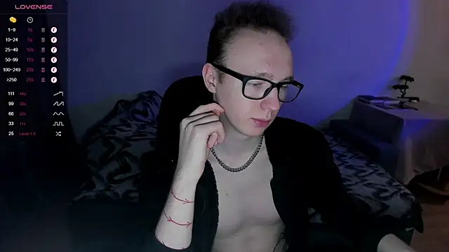 Snapshot of Alex_silents chatting on 12-11-24, 02:22 Alex silents online show from 12-11-24, 02:22