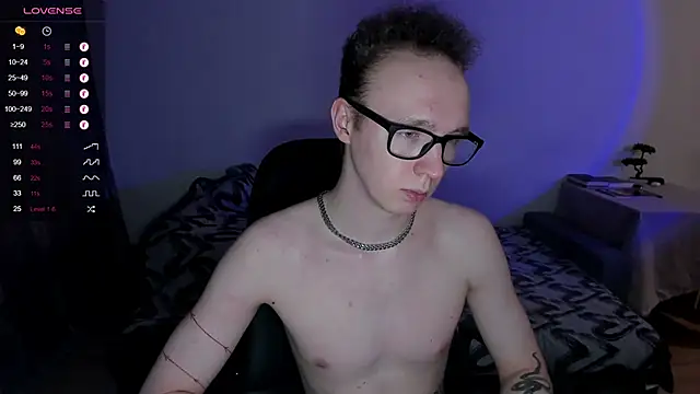 Snapshot of Alex_silents chatting on 12-11-24, 05:37 Alex silents online show from 12-11-24, 05:37