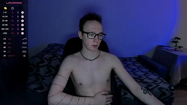 Snapshot of Alex_silents chatting on 12-15-24, 02:05 Alex silents online show from 12-15-24, 02:05