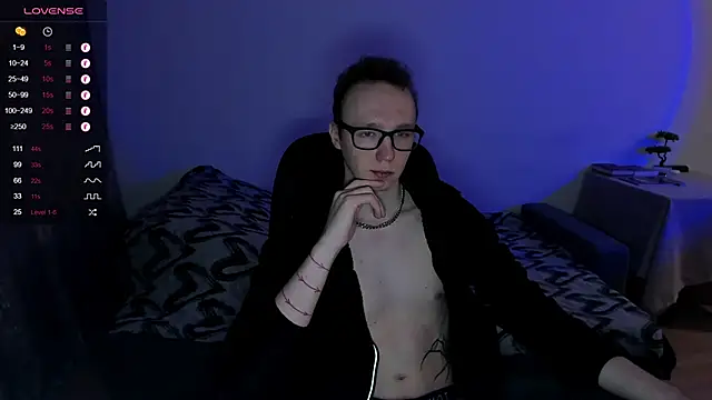 Snapshot of Alex_silents chatting on 12-18-24, 01:02 Alex silents online show from 12-18-24, 01:02