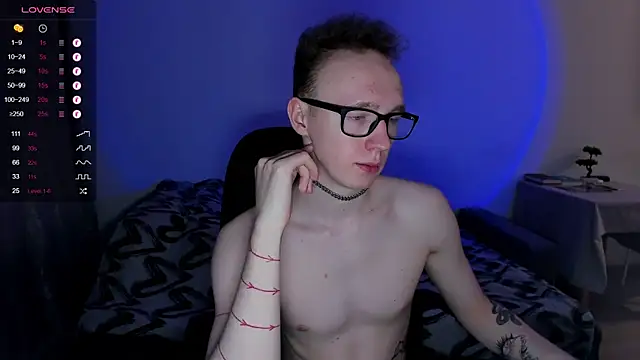 Snapshot of Alex_silents chatting on 01-18-25, 06:32 Alex silents online show from 01-18-25, 06:32